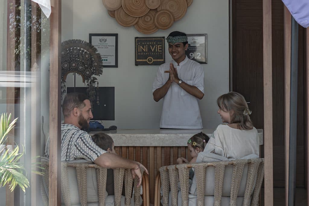 front office Ini Vie Hospitality