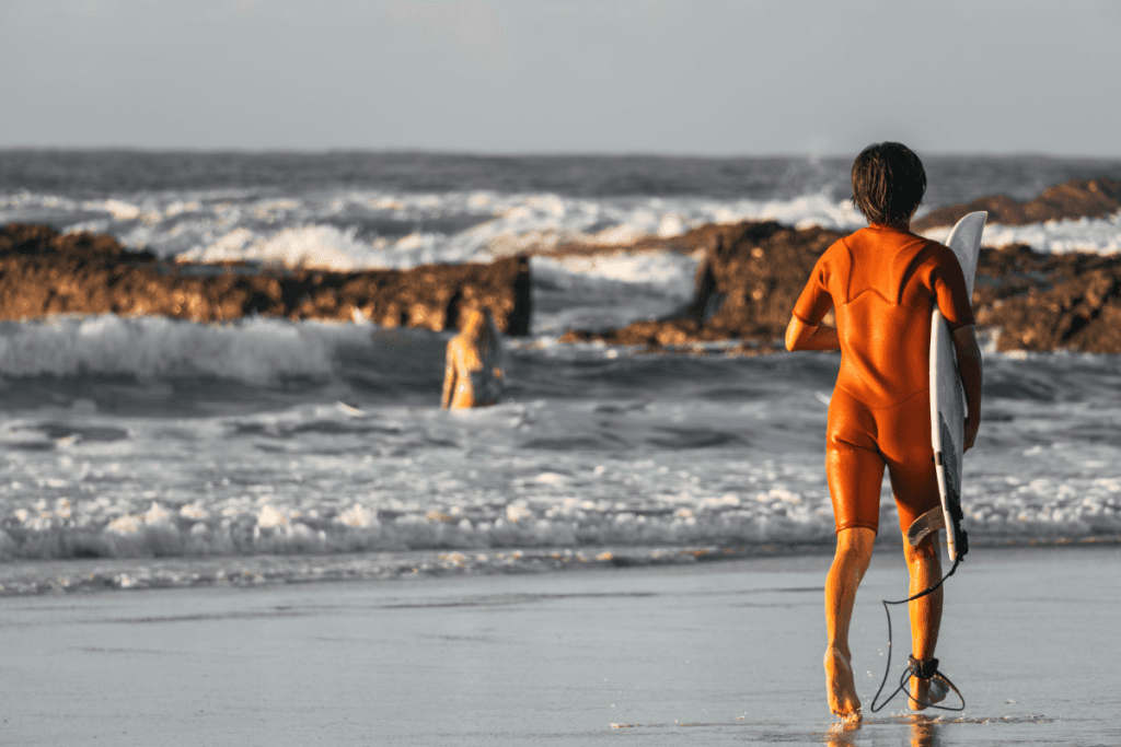 best time to surfing in bali