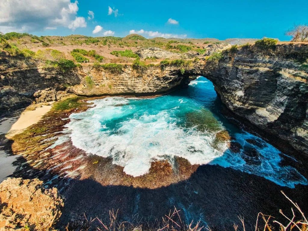 broken beach at nusa penida island